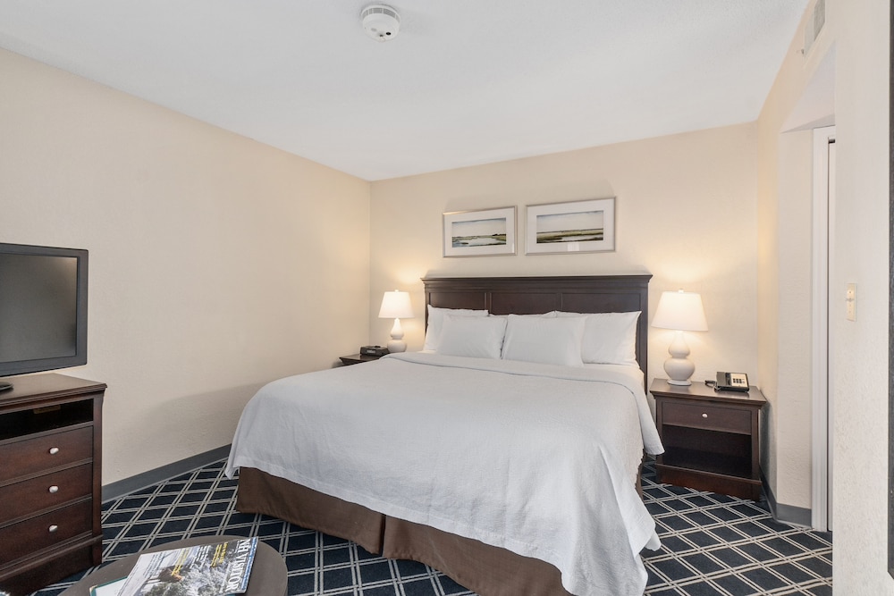 Residences at Daniel Webster 11/50