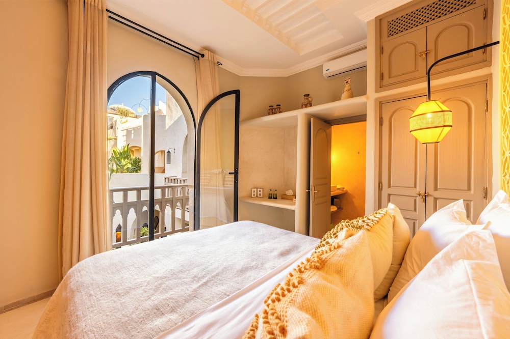 Riad XO Amira Victoria 17/50