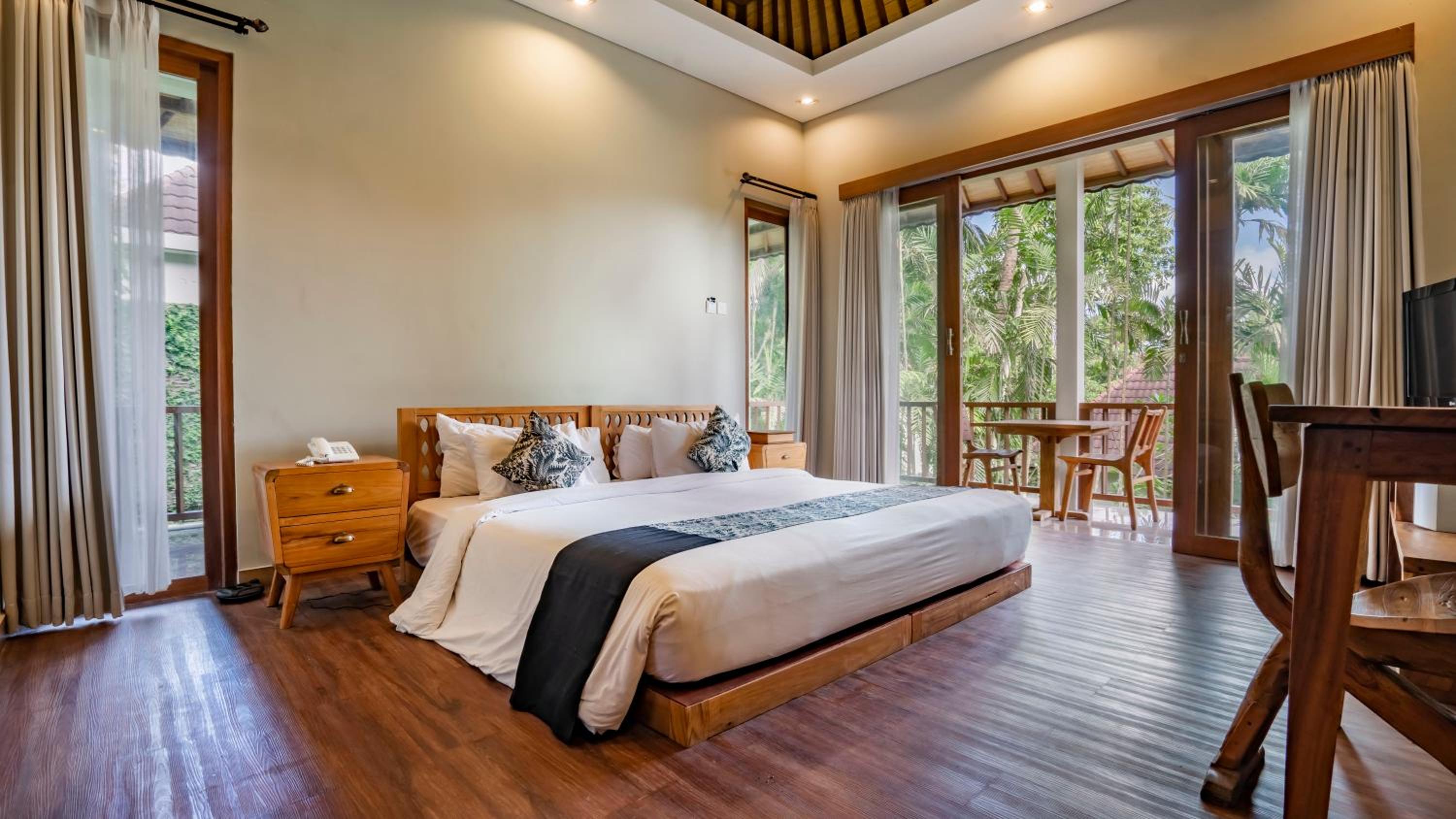 2 Bedrooms, Pool, Villa