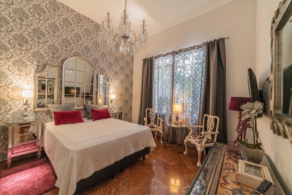 Rey Don Pedro Luxury Home 26/50