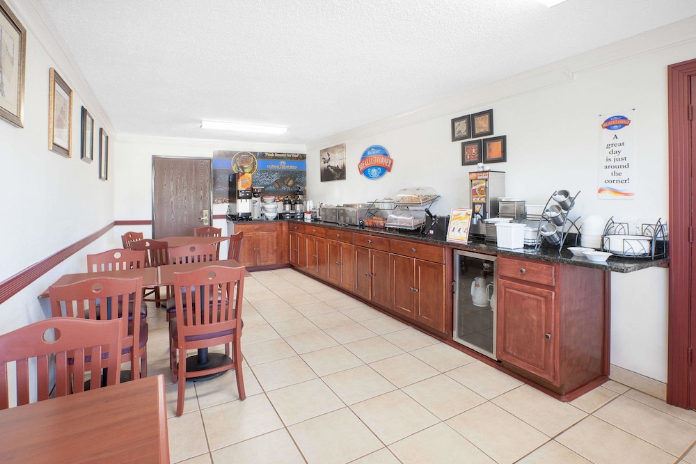 Baymont By Wyndham Port Huron 23/26