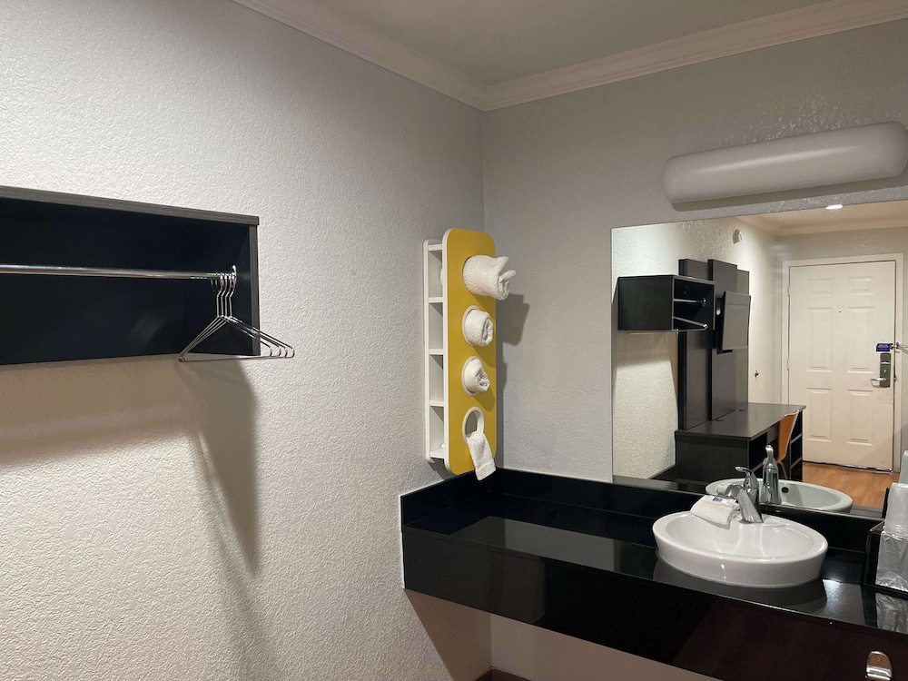 Motel6 Sacramento, CA - Downtown photo3