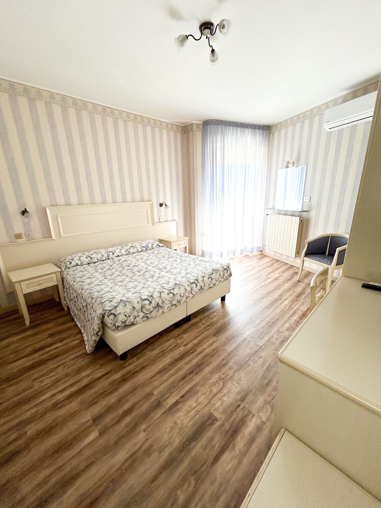 Hotel Riviera 16/46