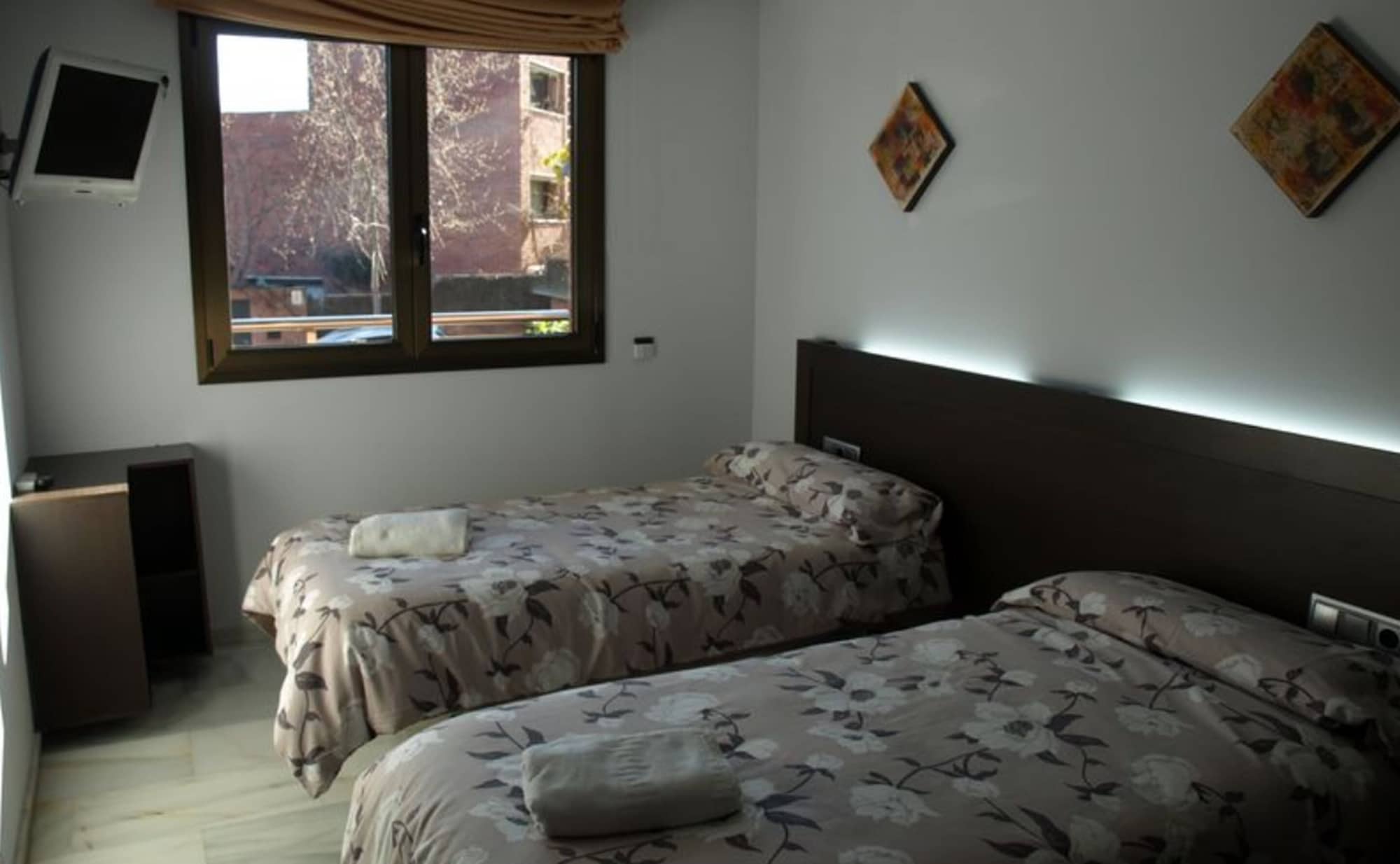 1 BEDROOM, STANDARD, DOUBLE OR TWIN BED