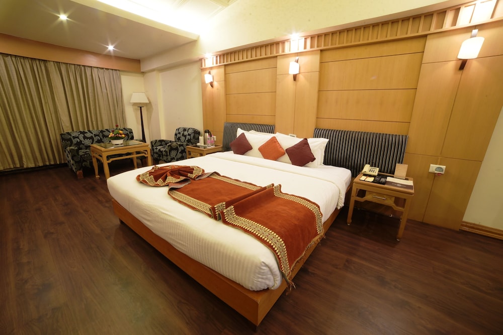 Hotel Babylon Inn 8/24