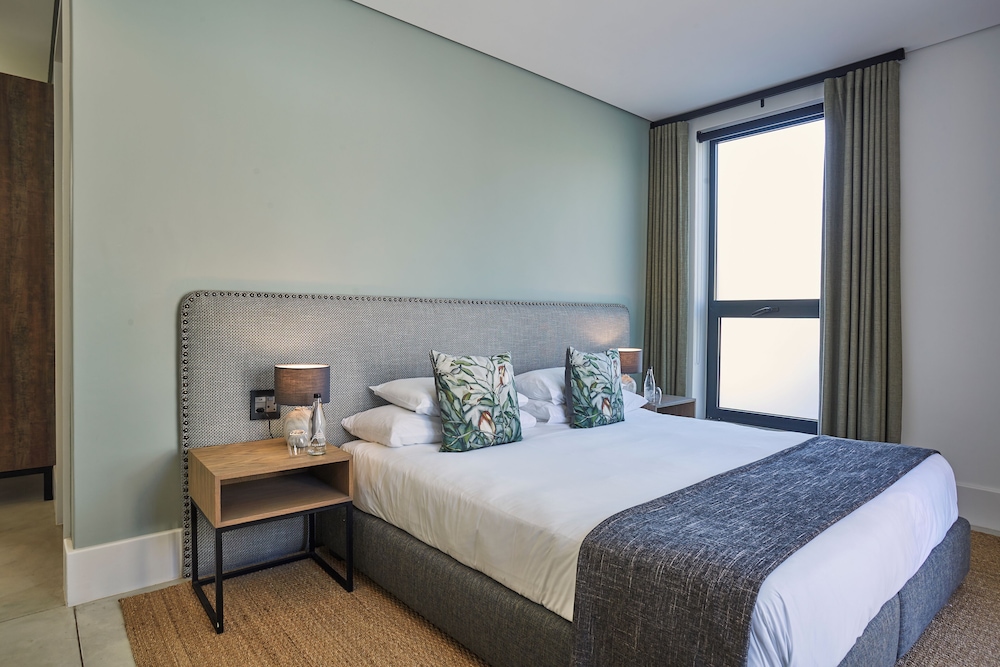 SUPERIOR, KING BED