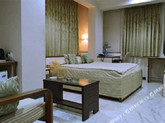 HOTEL GREEN ACRES 16/28