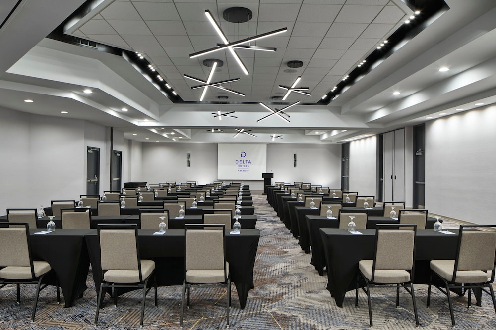 Delta Hotels by Marriott Toledo 34/50