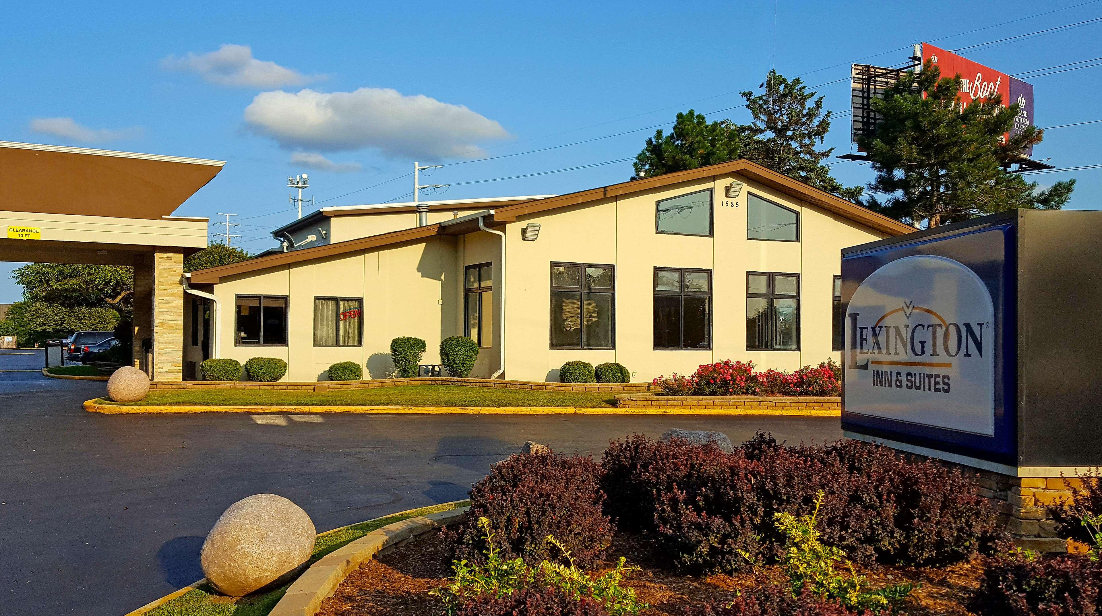Lexington Inn And Suites-N.W. Chicago/Elgin 19/20