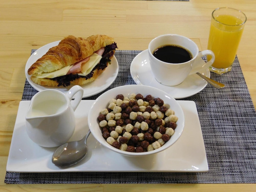 Tea For Two Hotel 17/40