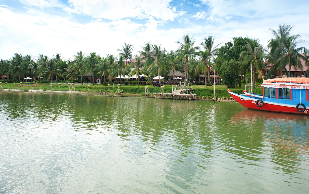 Vinh Hung Riverside Resort 65/78