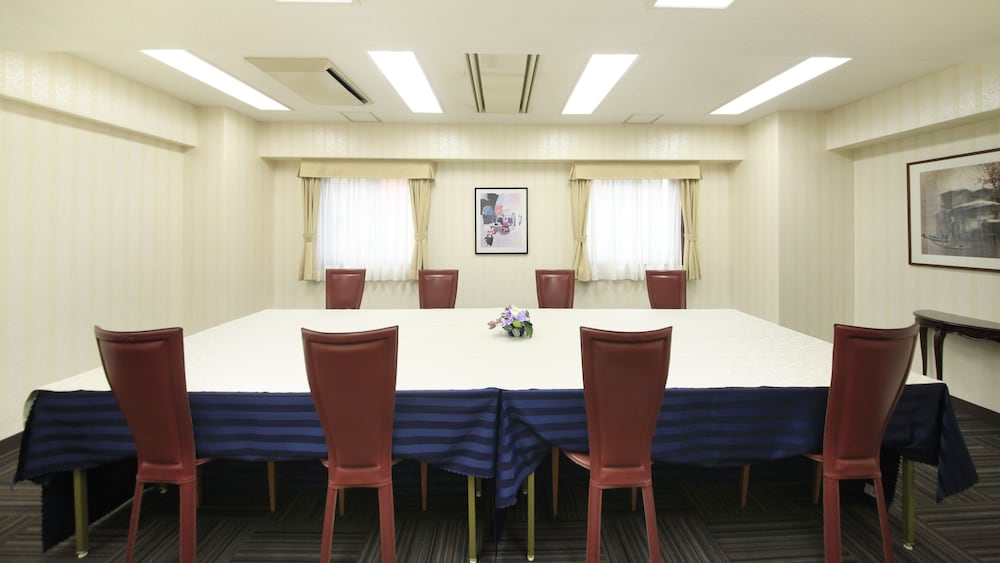 Atsugi Urban Hotel 68/71