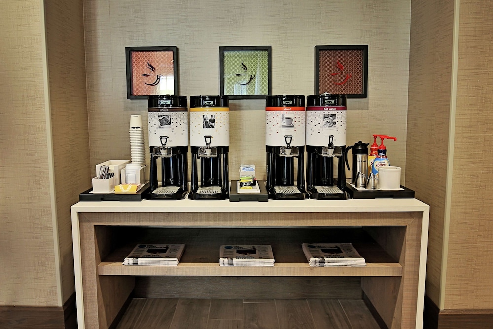 Hampton Inn & Suites Asheville Biltmore Area, NC 42/46
