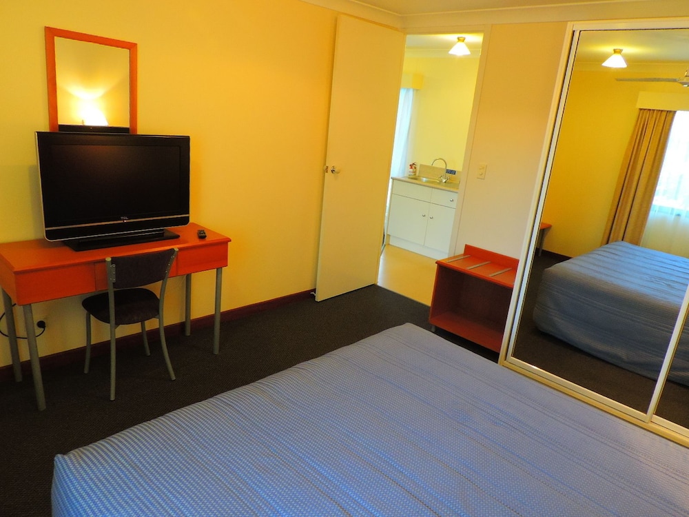 Governors Lodge Resort Hotel 41/69