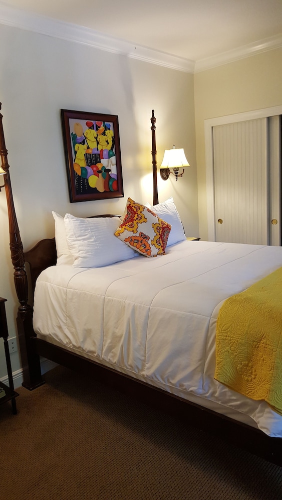 The Caribbean Court Boutique Hotel 17/83