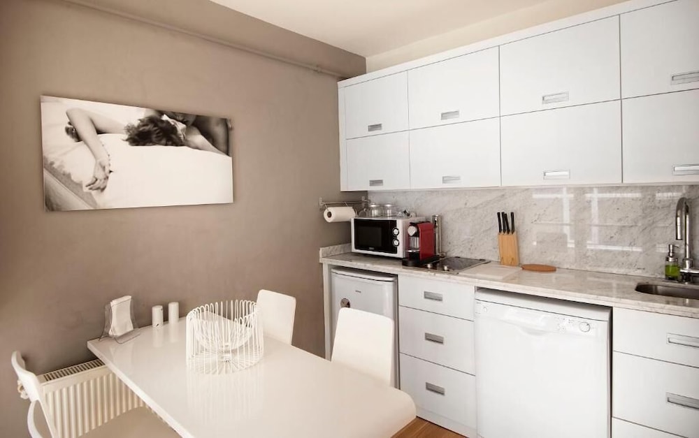 NURU ZIYA SUITES 8/82