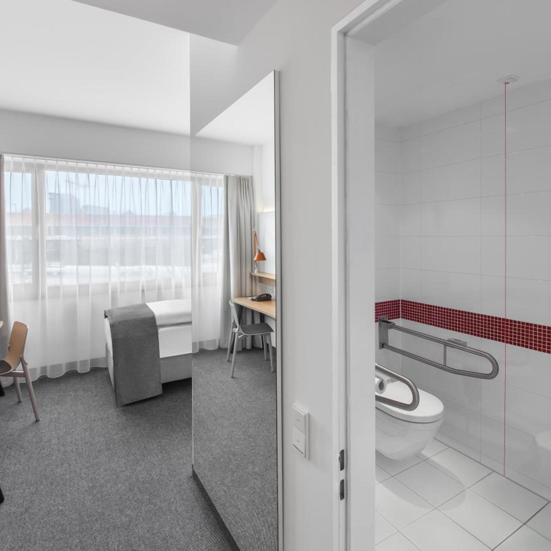 غرفة قياسية مفردة لذوي الإعاقة، Holiday Inn Munich Leuchtenbergring, an IHG Hotel 5/9