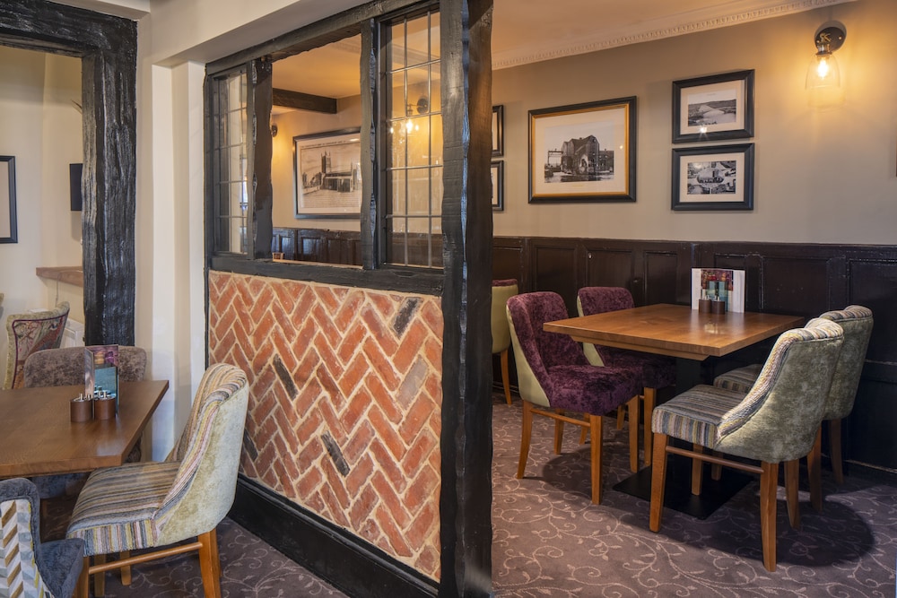 Tudor House Hotel 57/85