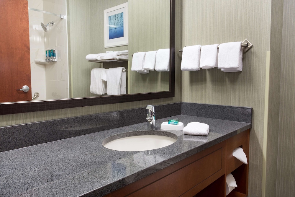 Drury Inn and Suites Burlington 43/44