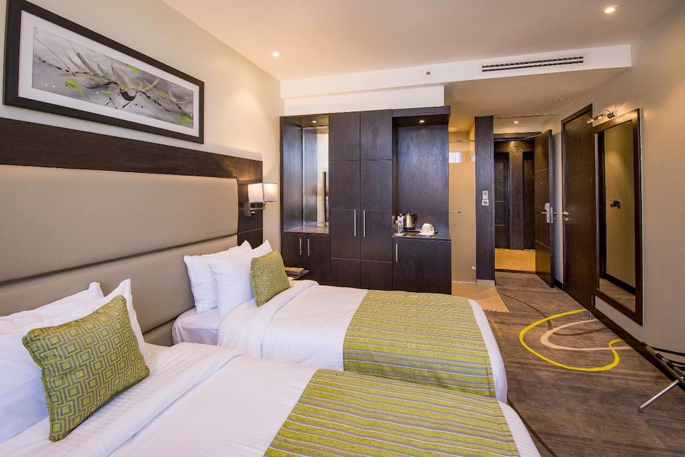Royal Tulip Canaan Hotel 18/80