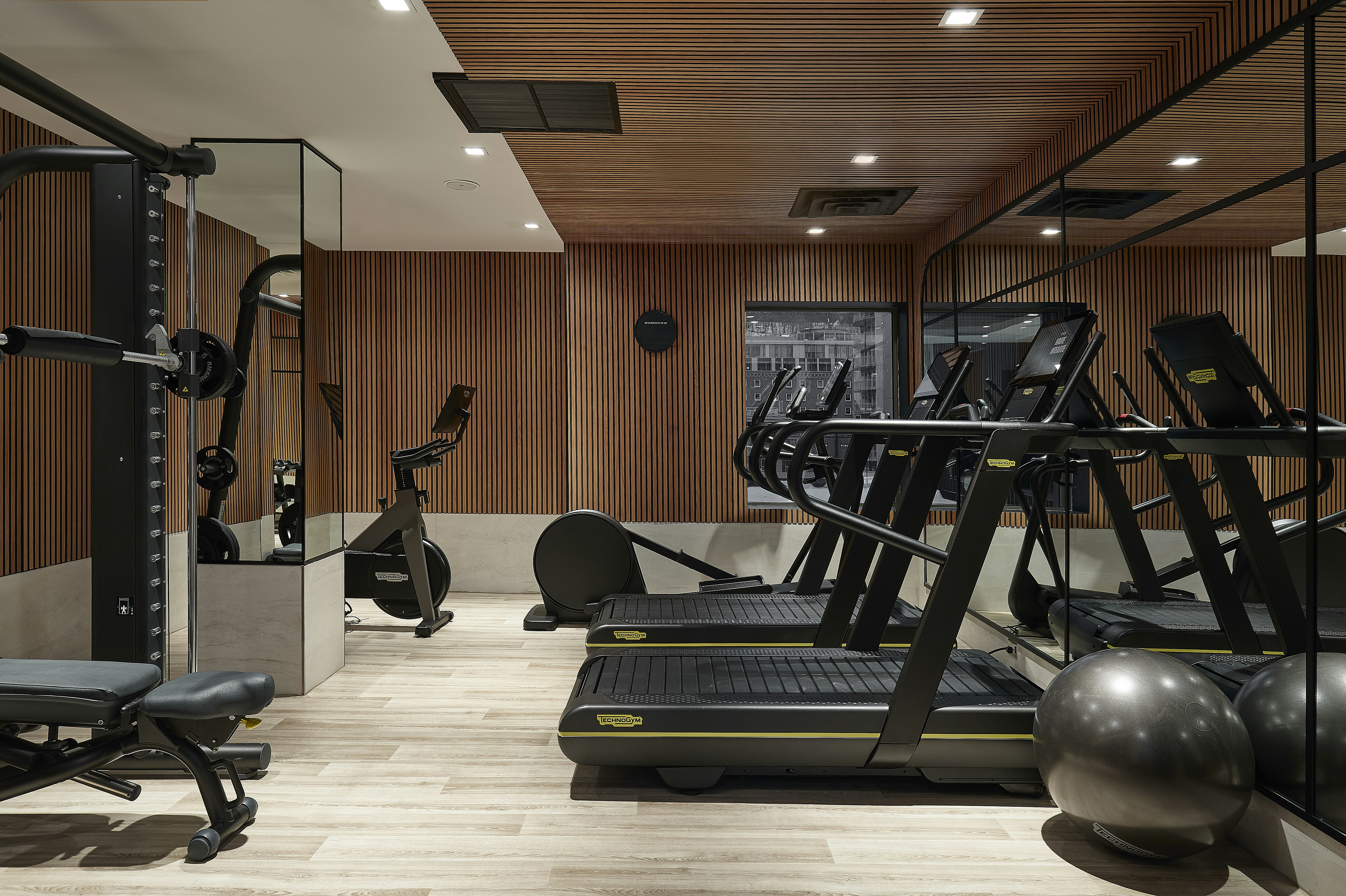 Vogue Hotel Montreal Downtown, Curio Collection by Hilton 25/50