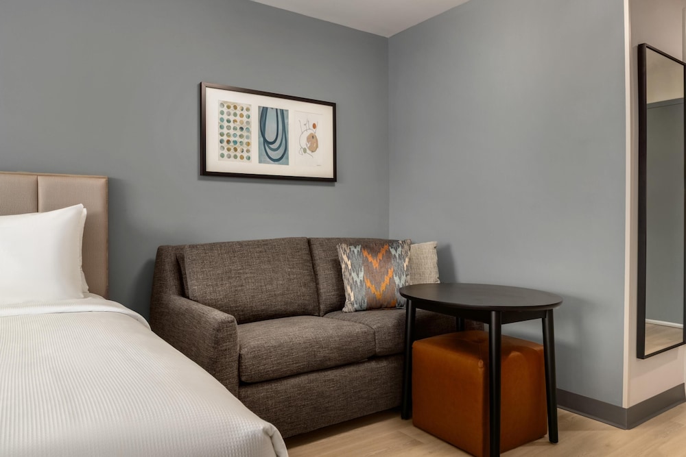 Hyatt Studios Chesapeake 28/44