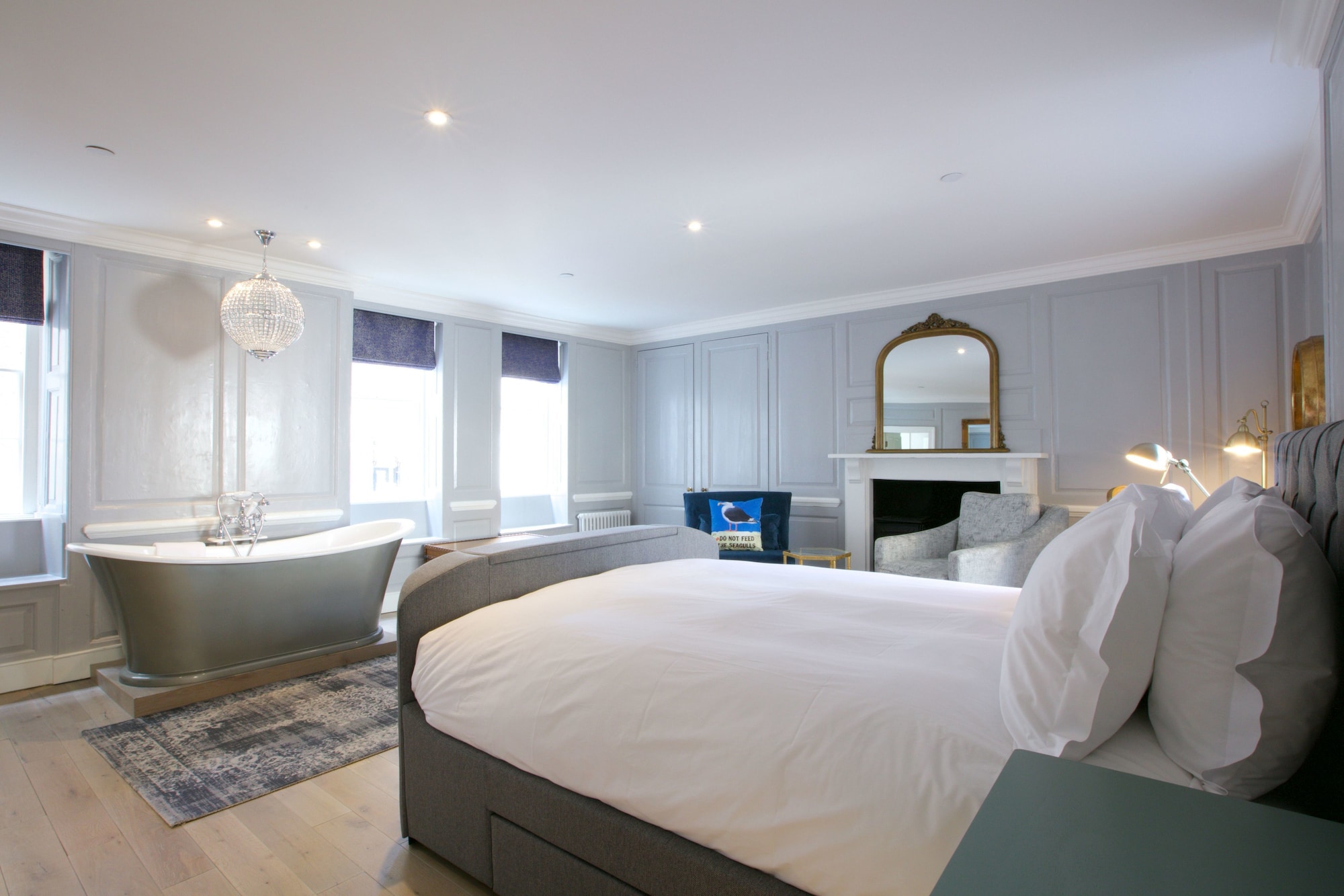 DELUXE, DOUBLE BED