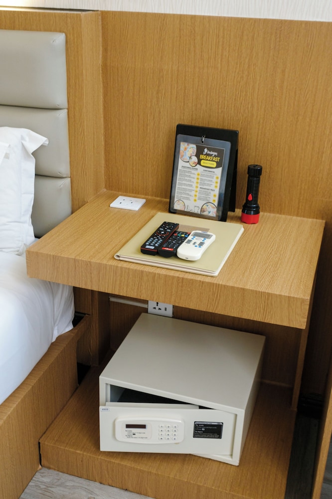 Regency Grand Suites 56/66