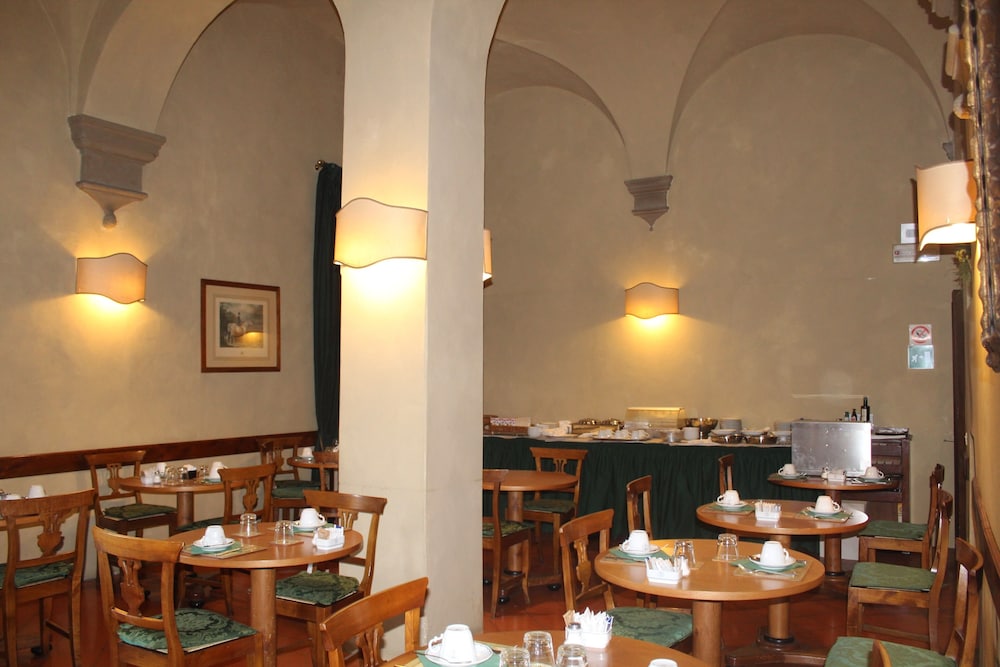 Loggiato dei Serviti 35/51