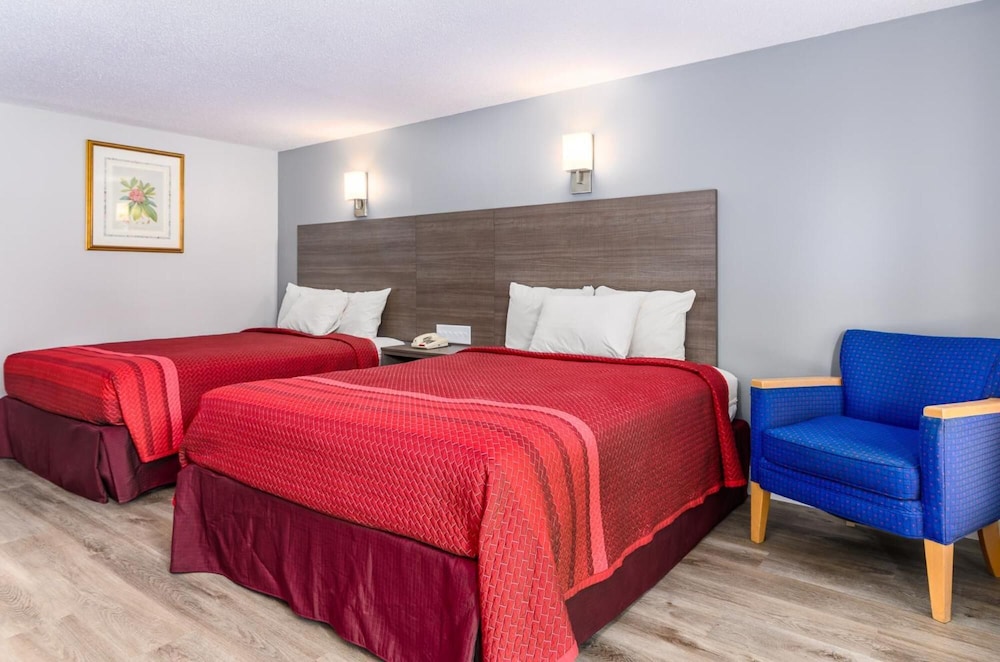 Captains Quarters Motel Conference Center 23/56