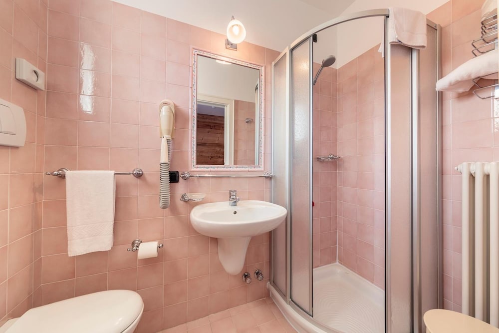 غرفة مفردة بسرير فردي، Hotel Oasi 5/5