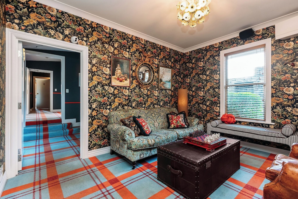 Dairy Private Luxury Hotel 56/81