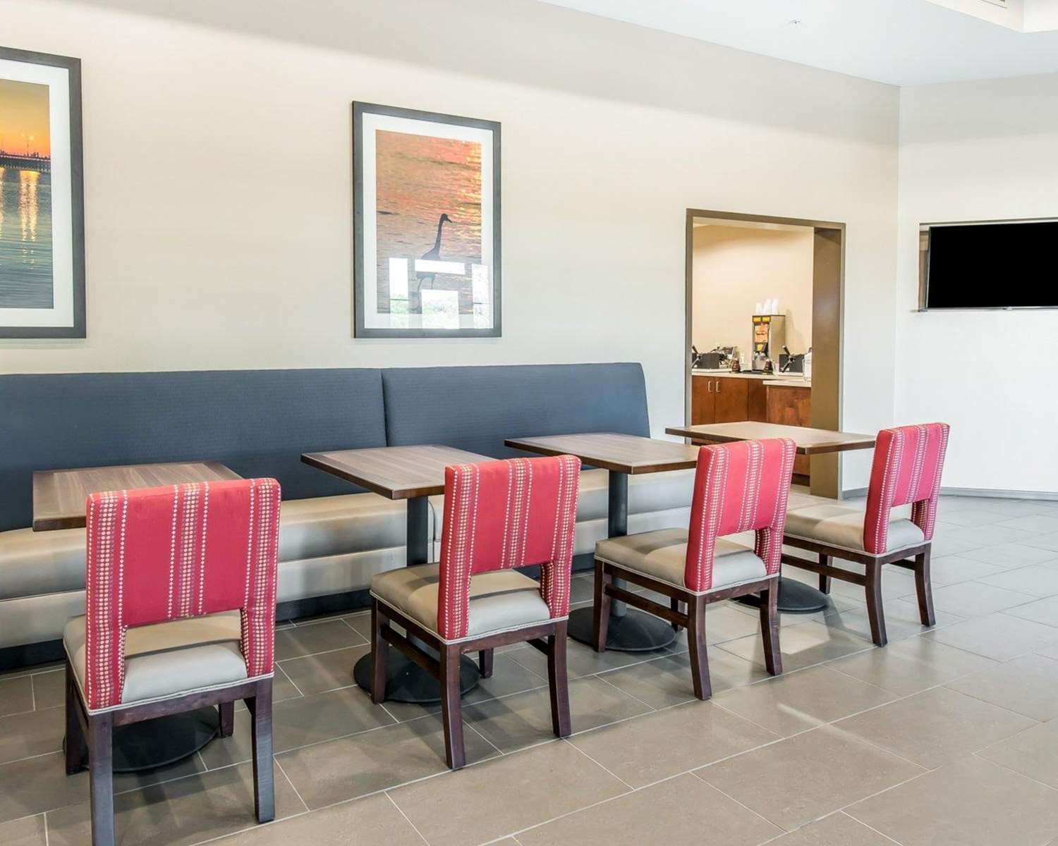 Comfort Suites Dunnellon near Rainbow Springs 33/40