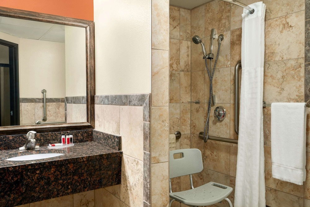 AmericInn by Wyndham Virginia 14/47