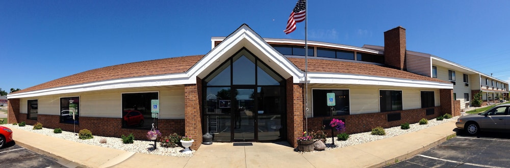 Baymont by Wyndham Waupun 1/31