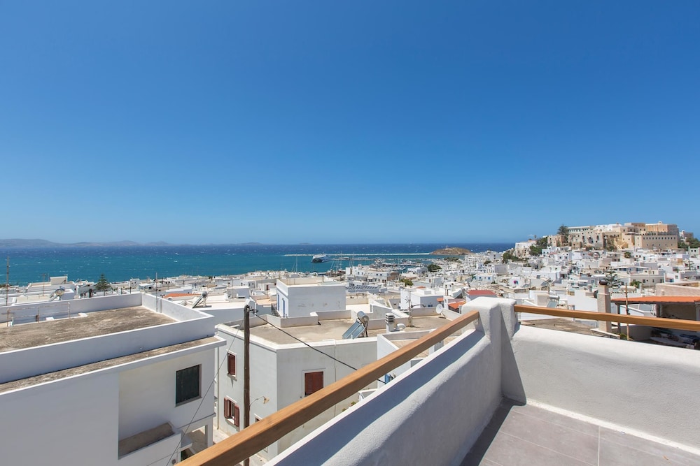 Ampelos Suites 26/30