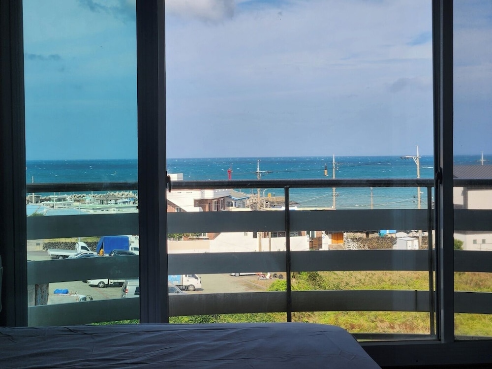 Jeju Ocean Family Hotel 68/75