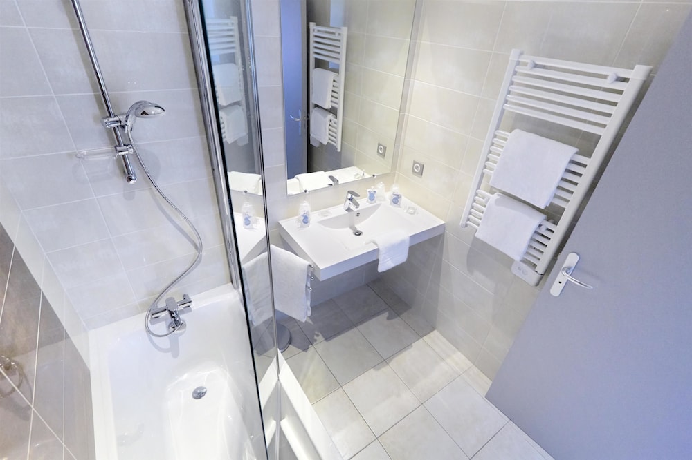 HOTEL KYRIAD SAINT CHELY D'APCHER - AIRE DE LA LOZERE 41/42
