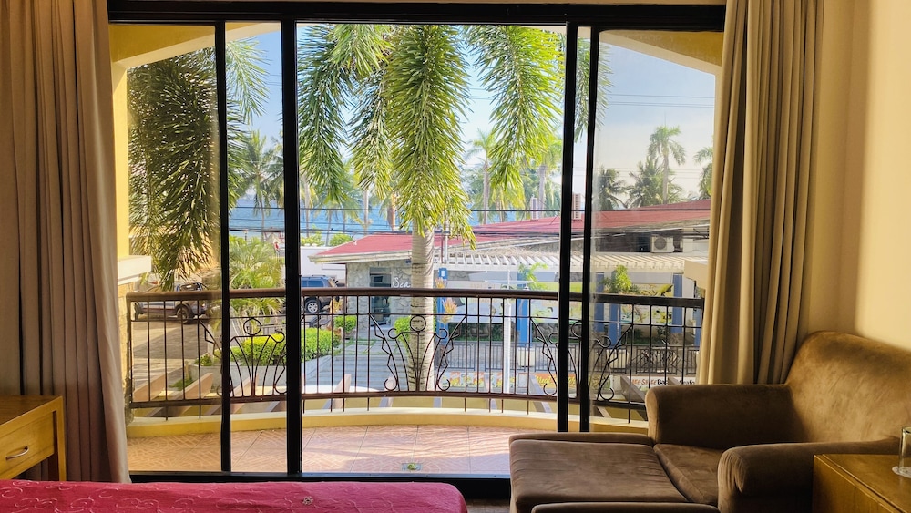 Bayfront Hotel Subic 28/41