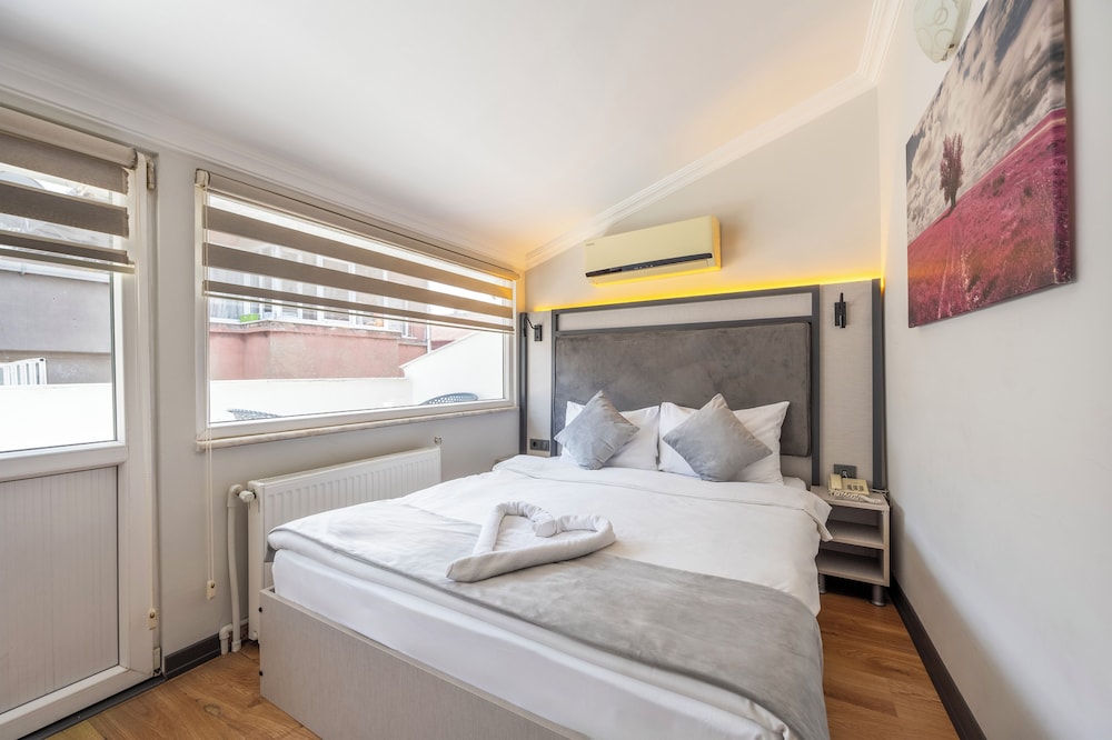 Taksim Trust Hotel (ex Ilya Pera Hotel) 13/63