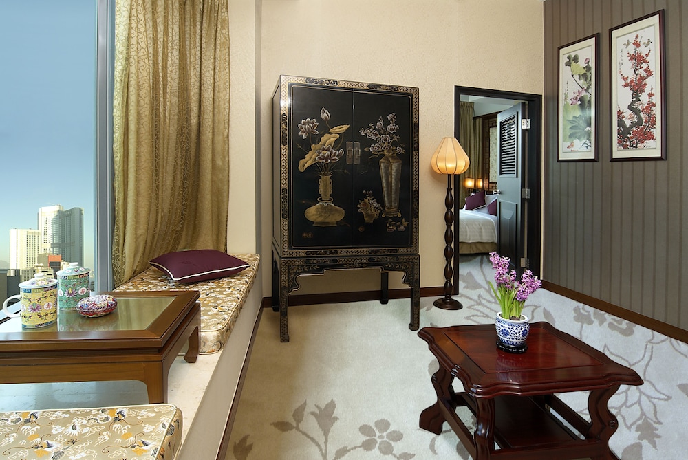 Lan Kwai Fong Hotel 10/54