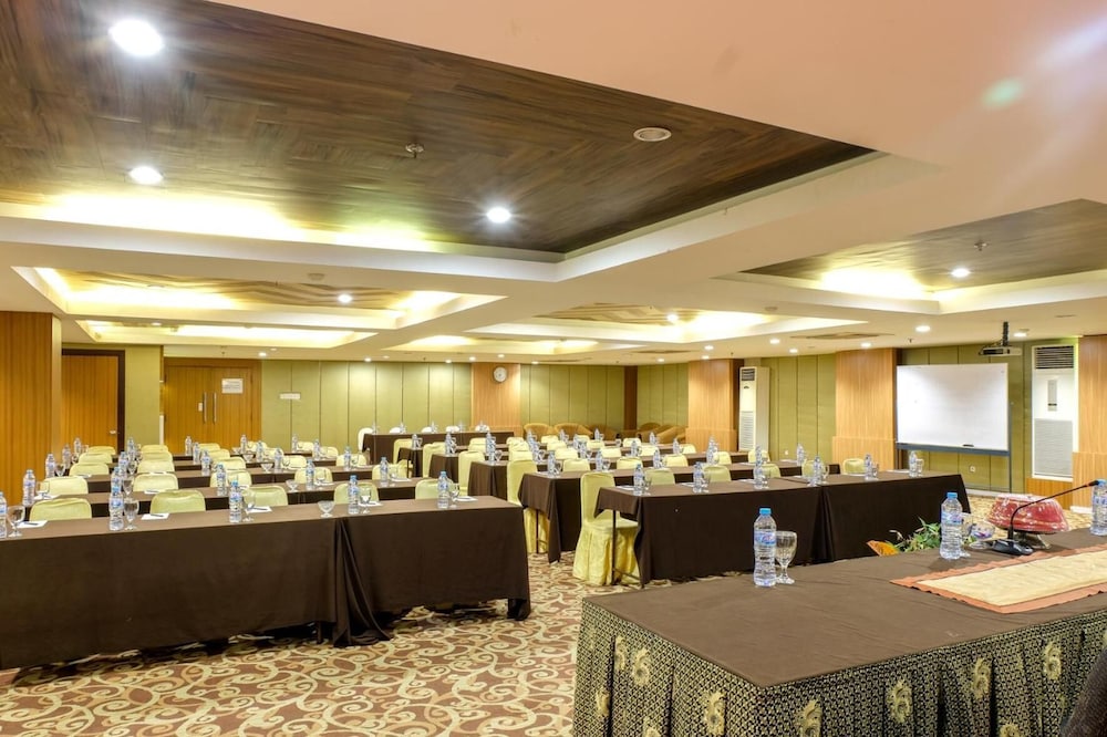 Almadera Hotel D H Quality Plaza Hotel Makassar 51/52