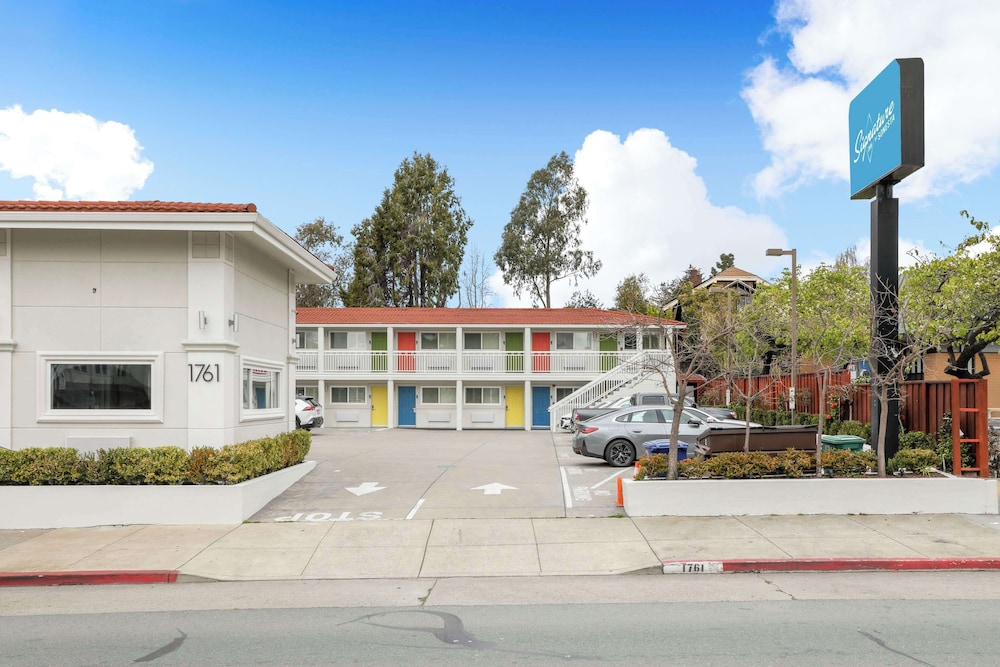 Signature Inn Berkeley 36/50