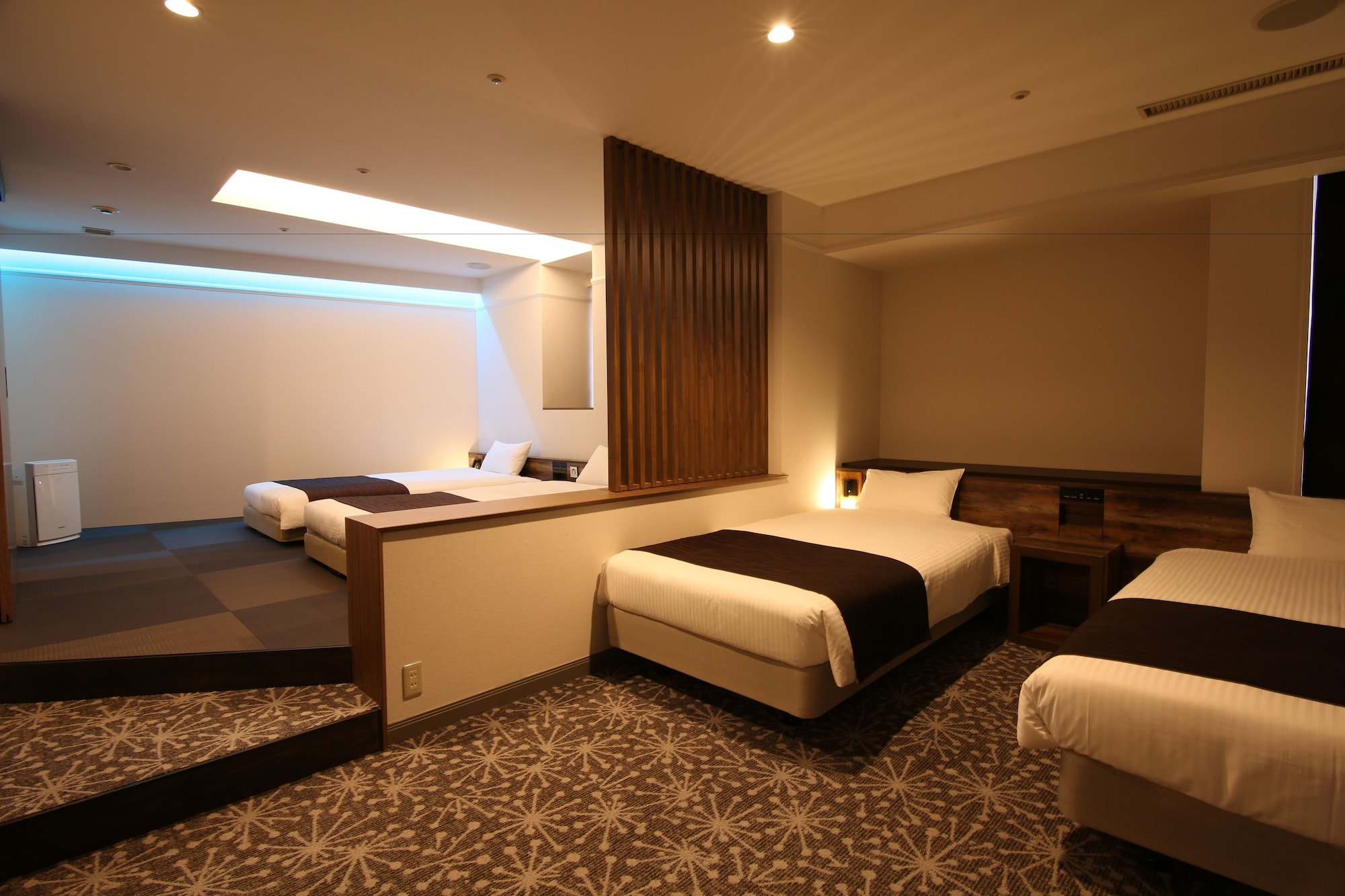 JAPANESE WESTERN, FAMILY, DOUBLE BED, PRIVATE BATHROOM, BATHTUB