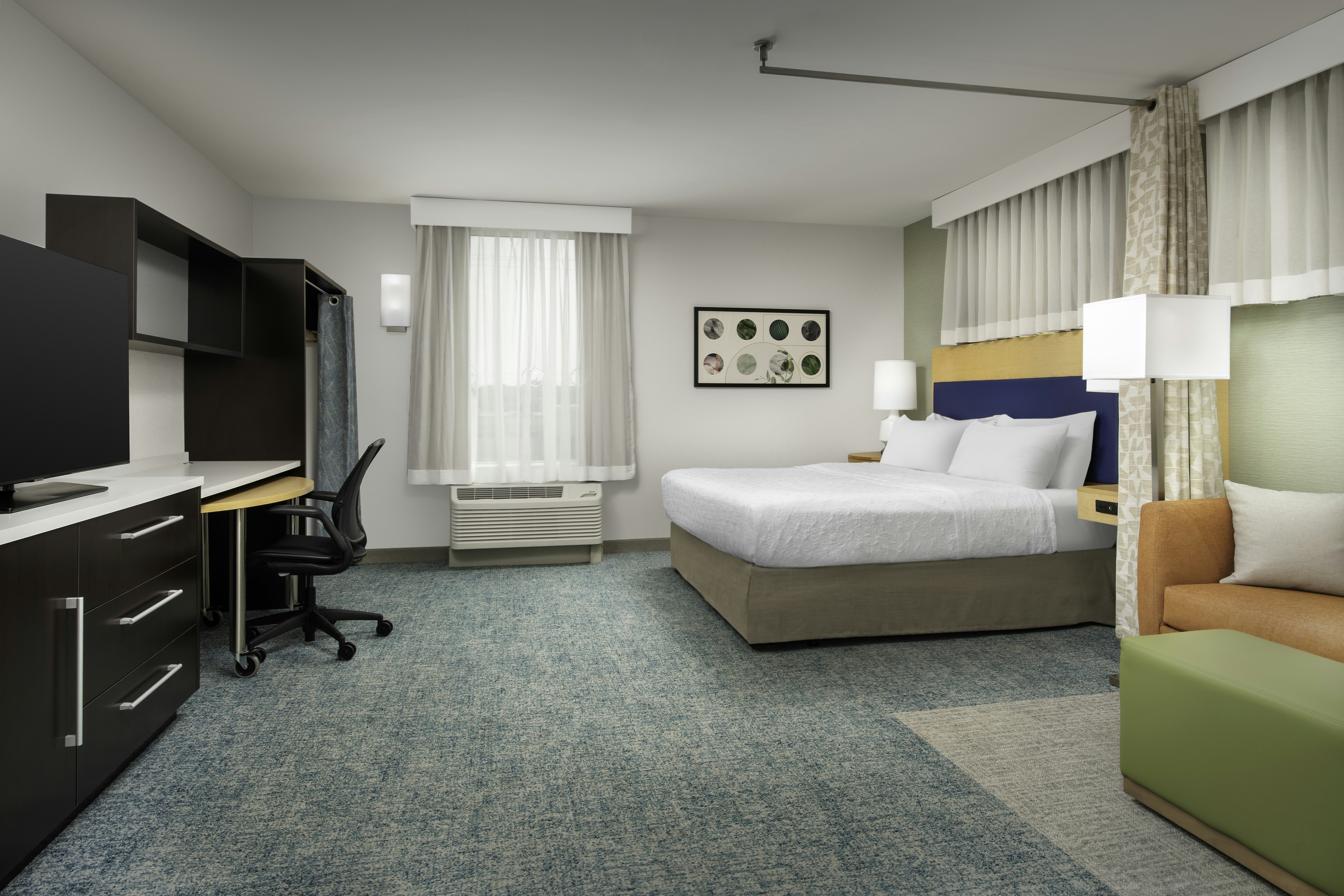 STUDIO, KING BED, ACCESSIBLE