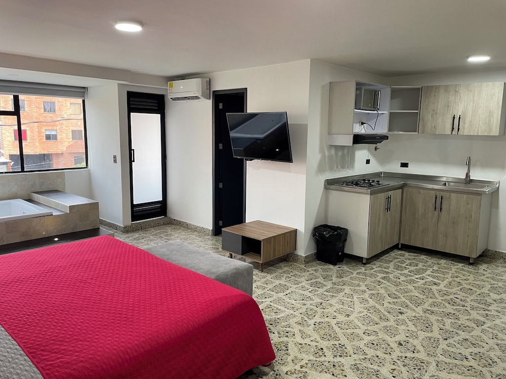 DELUXE, APARTMENT, HOT TUB
