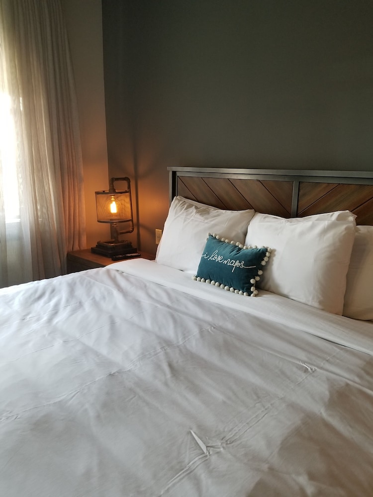 The Stella Hotel and Ballroom 13/66