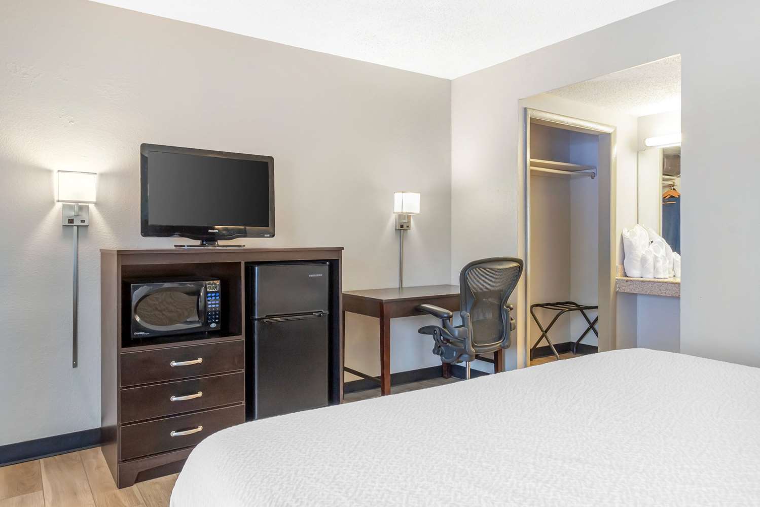 Days Inn by Wyndham Wrightstown 36/50