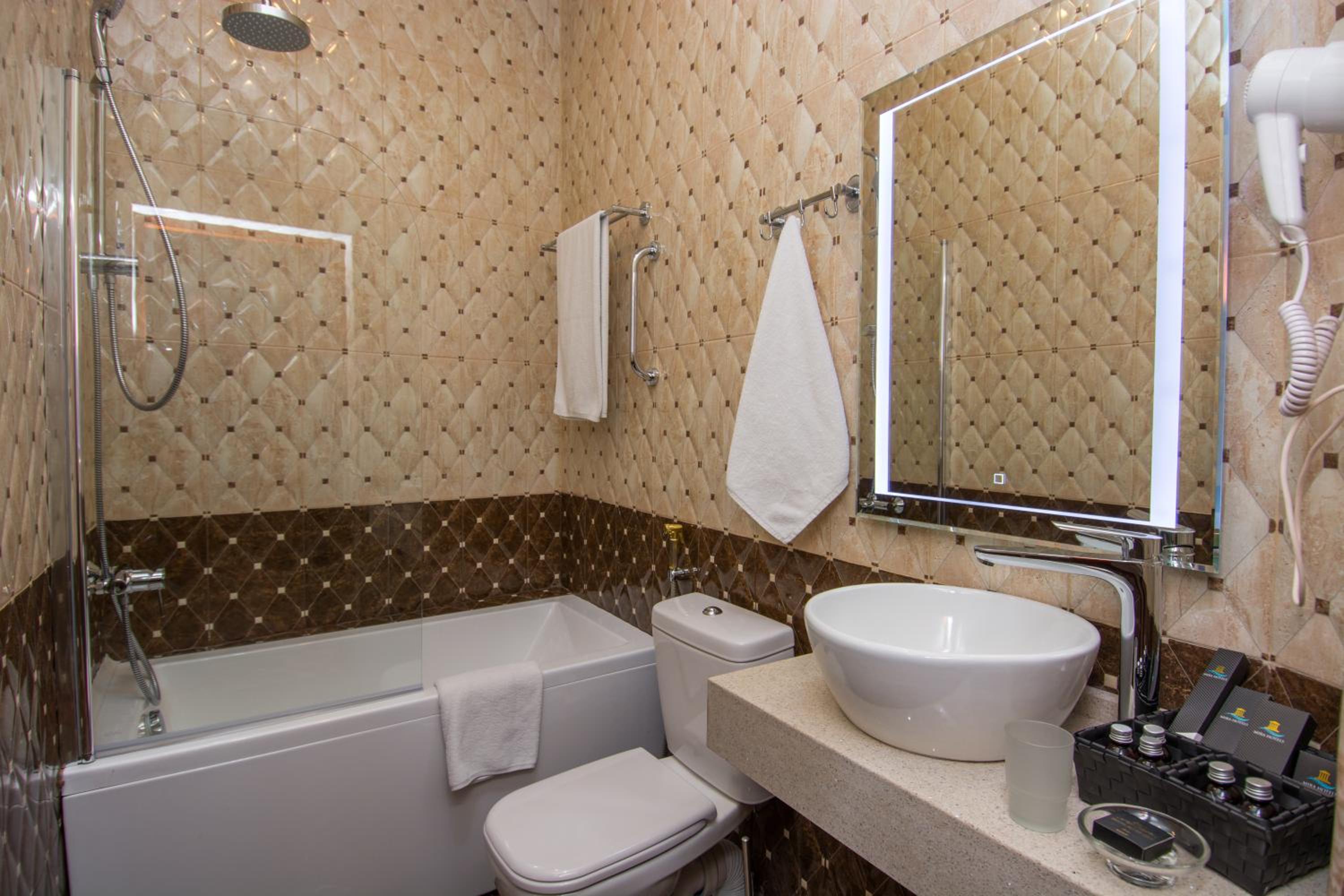 غرفة سوبيريور بسرير مزدوج أو سريرين منفصلين بشرفة، River Side Tbilisi Boutique Hotel 9/10