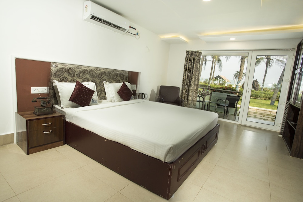 Shelter Beach Resort 14/66